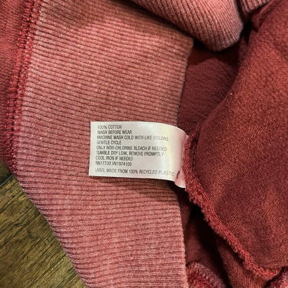 Universal Thread Lightweight LongSleeve Top - Picture 5 of 7